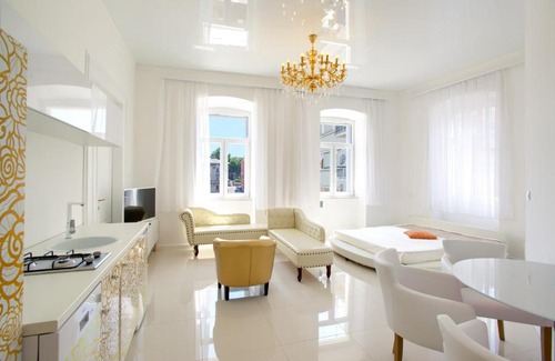 Pula Apartamento | Collins Apartments Center