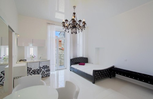 Pula Apartamento | Collins Apartments Center