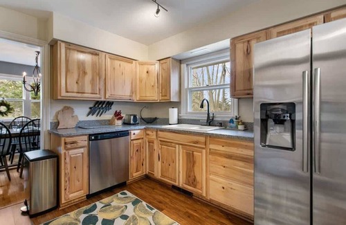 Waukazoo Woods Casa | Colonial Cottage with Hot Tub & Sauna