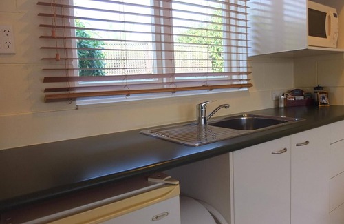 Cambridge Hotel | Colonial Court Motel