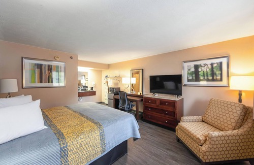 Camden Hotel | Colonial Inn