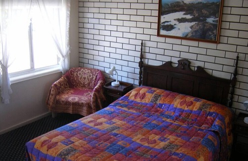 South Geelong Hotel | Colonial Lodge Motel Geelong