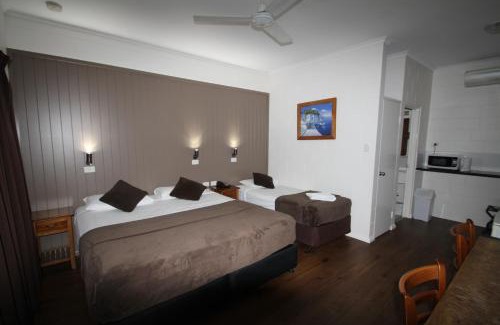 Mundingburra Hotel | Colonial Rose Motel