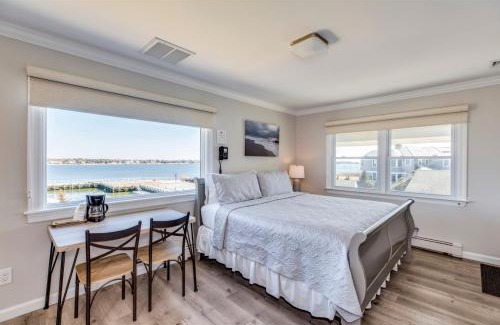 Hampton Bays Hotel | Colonial Shores Resort