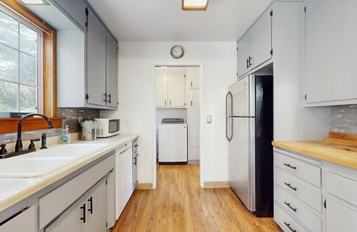 Humboldt Hill Casa | Colonial-style home w/fireplace, large yard, W/D - close to shopping & redwoods