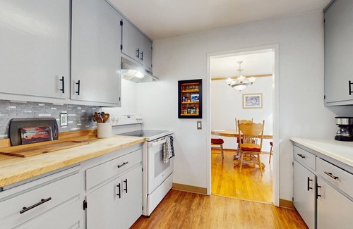 Humboldt Hill Casa | Colonial-style home w/fireplace, large yard, W/D - close to shopping & redwoods