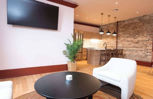 New Orleans Hotel | Colorful 4BR Suite w/ Pool steps to St. Charles Ave!