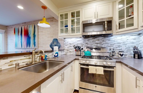 Hermosa Village Condominio | Colorful & contemporary condo with patio & washer/dryer - watch the fireworks