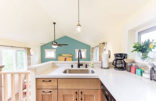 Columbia City Casa | Colorful Cottage Close to Lake Washington