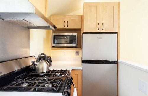 Columbia City Casa | Colorful Cottage Close to Lake Washington