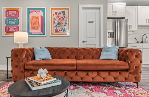 West Conshohocken Apartamento | Colorful King Bed Apt w/Large Kitchen and Game Room
