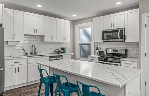 West Conshohocken Apartamento | Colorful King Bed Apt w/Large Kitchen and Game Room