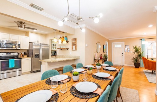 Survey Creek Casa | Colorful Oasis ~ Pool ~ Game Room ~ Ping Pong ~ Basketball Court ~ Grill & More