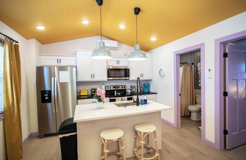 Waynesville Apartamento | NEW! Colorful Oasis w/Hot Tub Near FLW!