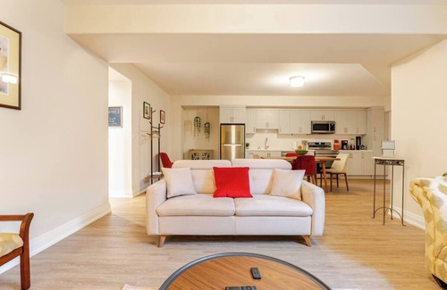 Port Hope Apartamento | Colour Cove Retreat | A Cozy Modern Haven for Every Season of Relaxation!