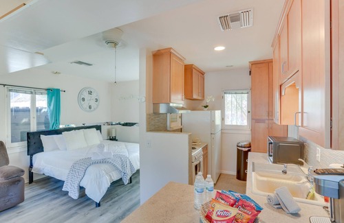 Colton Apartamento | Colton Studio w/ Fire Pit, 4 Mi to San Bernardino!