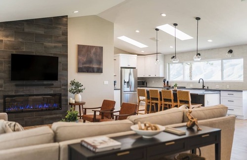 Orondo Casa | Columbia River View w/ heated pool & hot tub!
