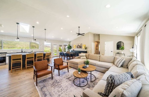 Orondo Casa | Columbia River View w/ heated pool & hot tub!