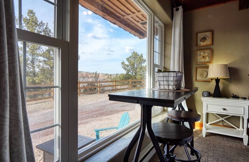 Hot Springs Cabina | Columbine Cabin at Highland Meadows
