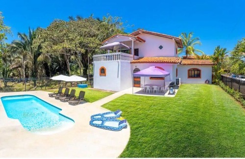 Hills of Esterillos Villa | Come and Relax in This Beautiful Villa Surrounded by Birds, Monkeys and Sloths