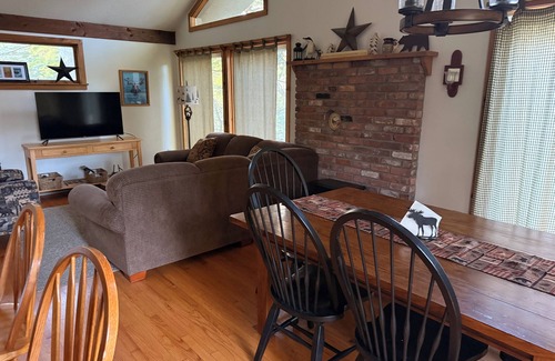 Wilmington Chalet De Esquí | Come enjoy our 5 bedroom Chalet in Wilmington, Vermont through all 4 seasons!