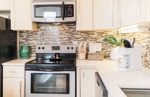 Mount Adams Casa | Come enjoy this bliss on top of the world! Views, high design, cozy, serene!
