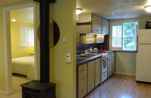 West Hills Casa | Venga a disfrutar de nuestra divertida casa estilo bungalow con hermosas vistas al agua