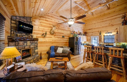Broken Bow Cabina | Come have a national forest as your literal backyard!