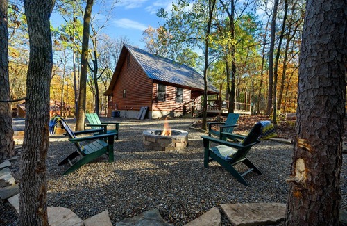 Broken Bow Cabina | Come have a national forest as your literal backyard!