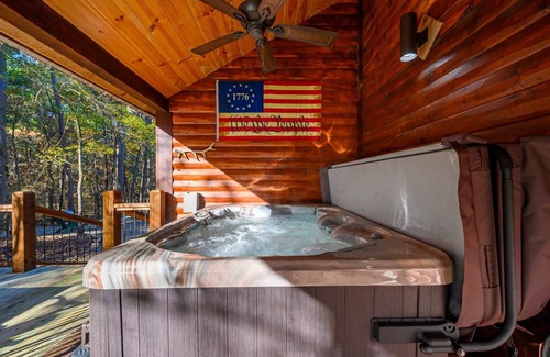 Broken Bow Cabina | Come have a national forest as your literal backyard!