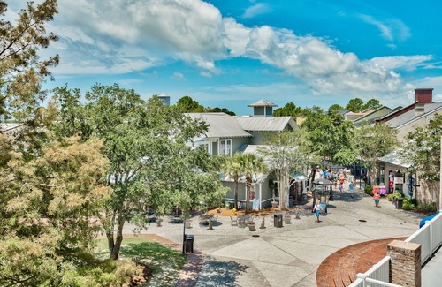Baytowne Wharf Condominio | ¡Venga a relajarse en nuestro balcón este verano! Playa, sol, arena, noches de pueblo, repito!