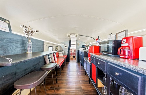 Lubbock Casa | ¡Convertimos nuestro autobús escolar en un lugar divertido para que te quedes!