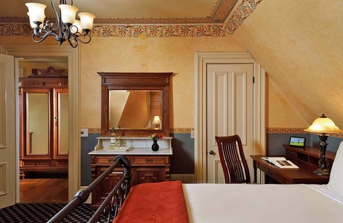 Vine Cama Y Desayuno | Come stay with us, you'll see why we are ranked #1 lodging in Kalamazoo, MI.