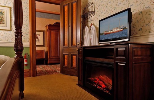 Central Business District Cama Y Desayuno | Come stay with us, you'll see why we are ranked #1 lodging in Kalamazoo, MI.