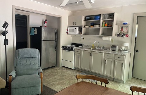 Parkers Prairie Cabina | Lake Cabin Summer Rental Only