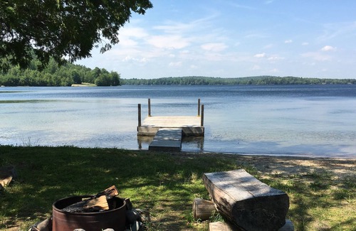 Lee Cabaña | Durante todo el año, cabaña frente al lago - Canoa / Kayak que admite mascotas disponible