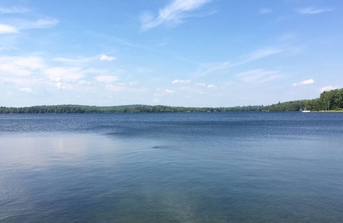 Lee Cabaña | Durante todo el año, cabaña frente al lago - Canoa / Kayak que admite mascotas disponible
