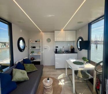 Monnickendam Alquiler De Eote | Comfi Winter houseboat Eclipse Monnickendam