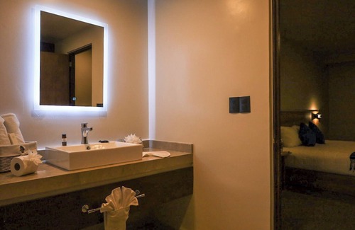 Tlaxcala Hotel | Confortable habitación con cama King Size en corazón del centro de Tlaxcala