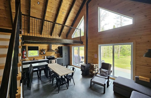 Saint-David-de-Falardeau Chalet De Esquí | Comfort and River - Le Hamac