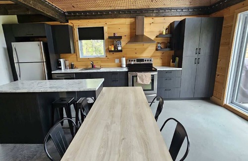 Saint-David-de-Falardeau Chalet De Esquí | Comfort and River - Le Hamac