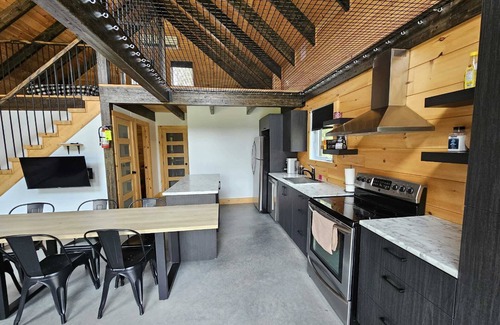 Saint-David-de-Falardeau Chalet De Esquí | Comfort and River - Le Hamac