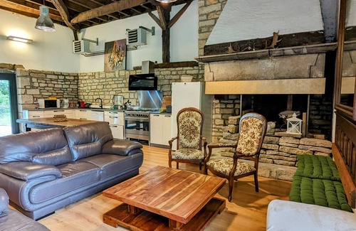 Fretigney-et-Velloreille Cabaña | Casa rural con piscina, SPA, Wi-Fi y aparcamiento en 6 Rue du Pré de la Haie