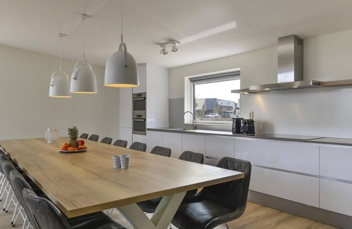 Leuken Casa | Comfort 16-person water house in the holiday park Landal Marina Resort Well
