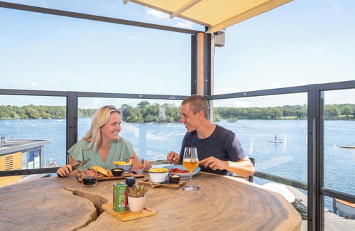 Leuken Casa | Comfort 16-person water house in the holiday park Landal Marina Resort Well