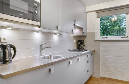 Eerbeek Casa | Comfort 6-person dog bungalow in the holiday park Landal Coldenhove