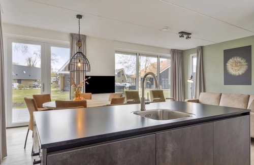 Leuken Casa | Comfort 6-person bungalow in the holiday park Landal Marina Resort Well