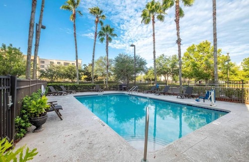 Southpoint Casa | Comfort and Convenience! Free Parking, Pool, Pets Allowed, Near St. Johns River