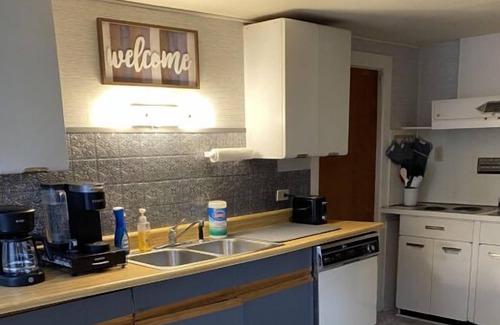 Hillsgrove Cabina | Comfort and Convenience! Parking, Pets Allowed, Close to Worlds End State Park