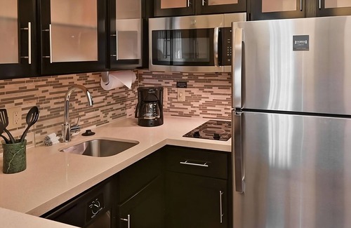 Plantation Complejo | Comfort and Convenience! Outdoor Pool, Kitchenette, Pets Allowed!